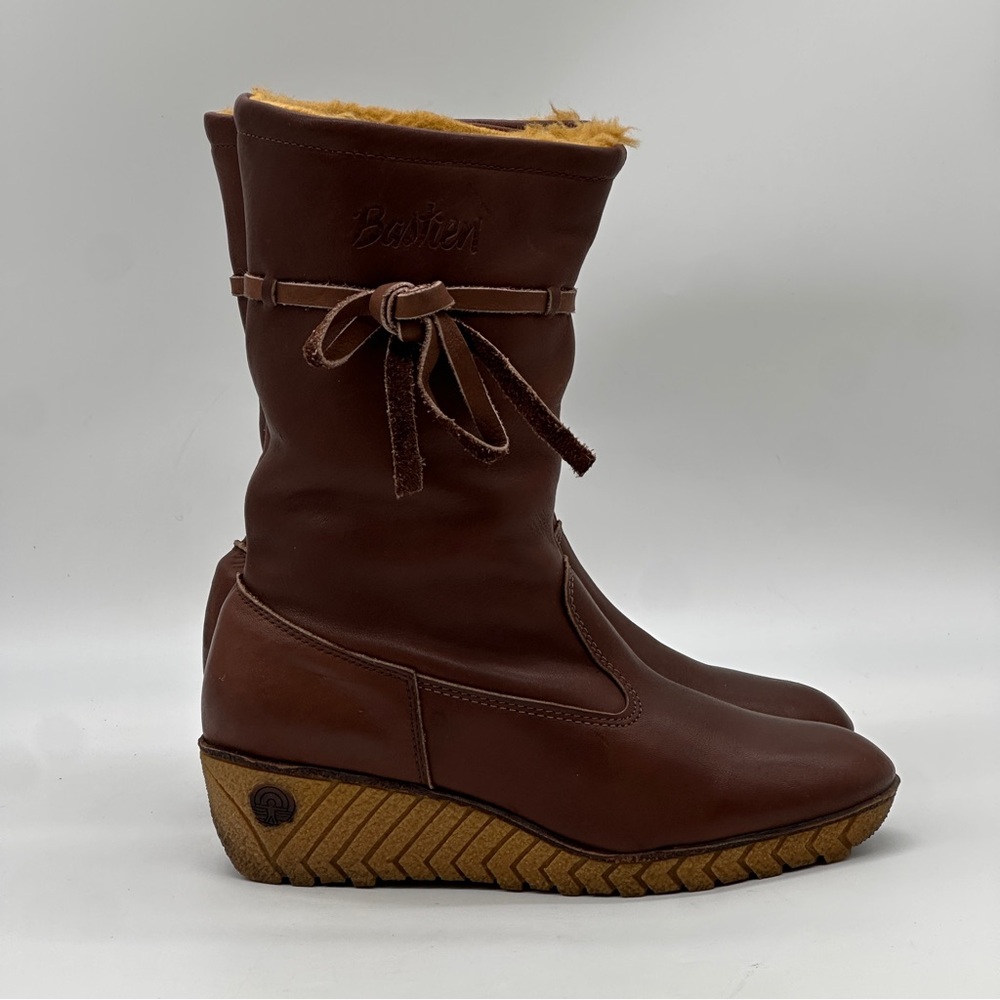 Vintage Bastien Husky Boots. Size 10